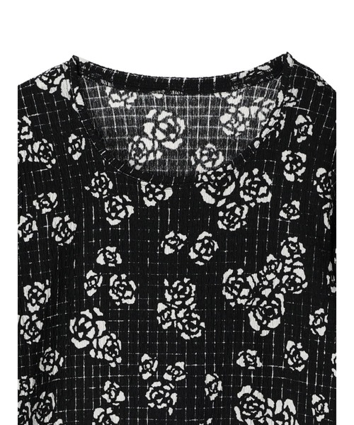 ESCAR(エスカー)の「■ESCAR Uネッククレープカットプルオーバー(Tシャツ/カットソー・レディース・ブラック/ブラック系その他・FREE)」の12枚目の写真