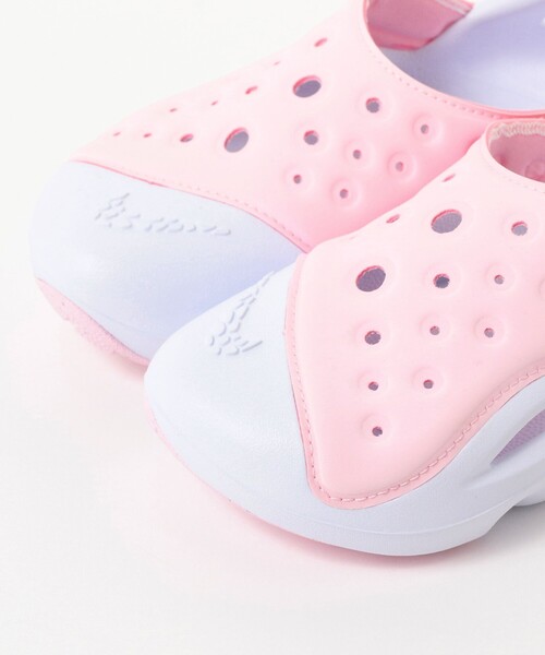 NIKE（ナイキ）の「NIKE / キッズ アクア スウッシュ 24（14～19cm）（サンダル・キッズ・ピンク/ホワイト・14/19/18/17/16/15 ）」の3枚目の写真