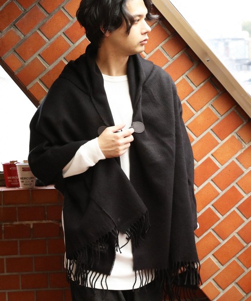 ８(eight)（エイト）の「フード付き無地ポンチョ（ポンチョ・メンズ・レッド/ベージュ/ネイビー/チャコールグレー/ワイン/ブラック・FREE）」の2枚目の写真