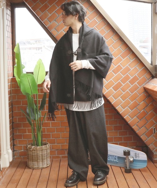 ８(eight)（エイト）の「フード付き無地ポンチョ（ポンチョ・メンズ・レッド/ベージュ/ネイビー/チャコールグレー/ワイン/ブラック・FREE）」の12枚目の写真