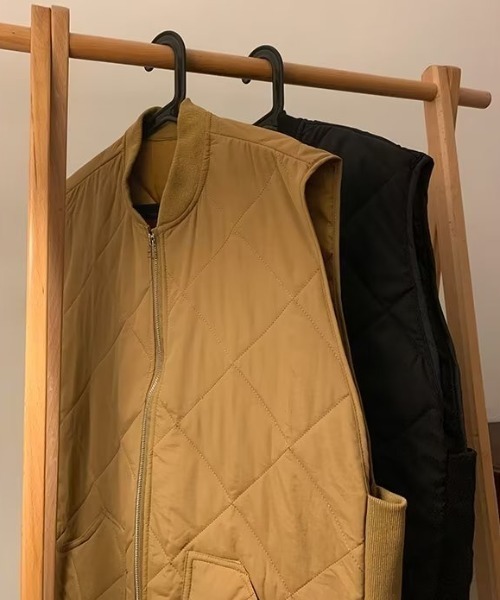 MGV(エムジーヴィー)の「オーバーサイズキルティングベスト(ダウンベスト・メンズ・ベージュ/ブラック・X-LARGE/MEDIUM/LARGE)」の3枚目の写真