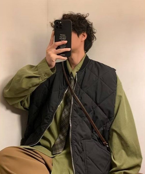 MGV(エムジーヴィー)の「オーバーサイズキルティングベスト(ダウンベスト・メンズ・ベージュ/ブラック・X-LARGE/MEDIUM/LARGE)」の10枚目の写真