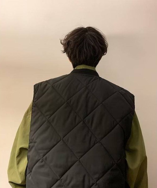 MGV(エムジーヴィー)の「オーバーサイズキルティングベスト(ダウンベスト・メンズ・ベージュ/ブラック・X-LARGE/MEDIUM/LARGE)」の12枚目の写真