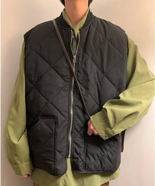 MGV(エムジーヴィー)の「オーバーサイズキルティングベスト(ダウンベスト・メンズ・ベージュ/ブラック・X-LARGE/MEDIUM/LARGE)」の5枚目の写真