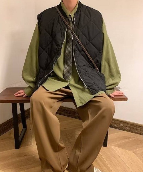 MGV(エムジーヴィー)の「オーバーサイズキルティングベスト(ダウンベスト・メンズ・ベージュ/ブラック・X-LARGE/MEDIUM/LARGE)」の11枚目の写真