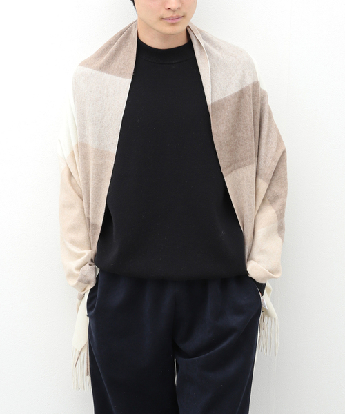 EDIFICE（エディフィス）の「カシミヤ ノンダイド チェックストール（マフラー・メンズ・ベージュ/グレー・FREE）」の8枚目の写真