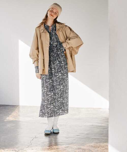 ITEMS URBANRESEARCH（アイテムズ アーバンリサーチ）の「ギャザーピンタックワンピース（ワンピース・レディース・チャコールグレー/カーキ/ブラック系その他・FREE）」の11枚目の写真