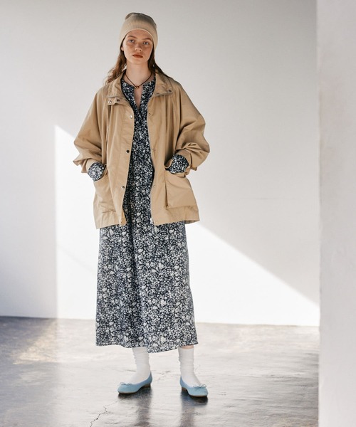 ITEMS URBANRESEARCH（アイテムズ アーバンリサーチ）の「ギャザーピンタックワンピース（ワンピース・レディース・チャコールグレー/カーキ/ブラック系その他・FREE）」の12枚目の写真