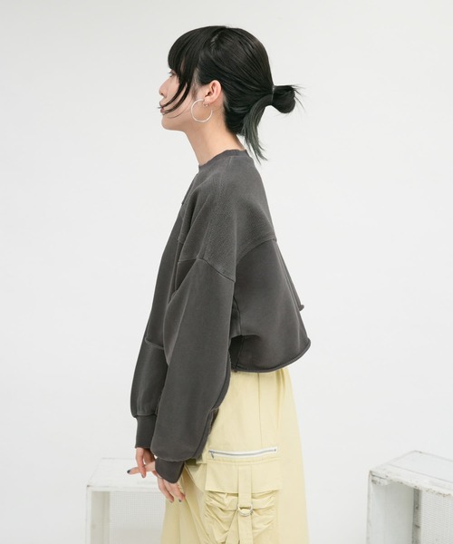 KBF（ケイビーエフ）の「ショートリメイクスウェット（スウェット・レディース・ピンク/グレー系その他/チャコールグレー・ONE）」の6枚目の写真