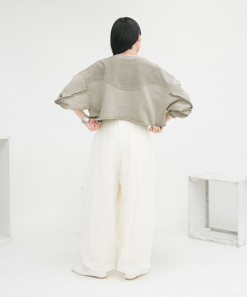 KBF（ケイビーエフ）の「ショートリメイクスウェット（スウェット・レディース・ピンク/グレー系その他/チャコールグレー・ONE）」の17枚目の写真