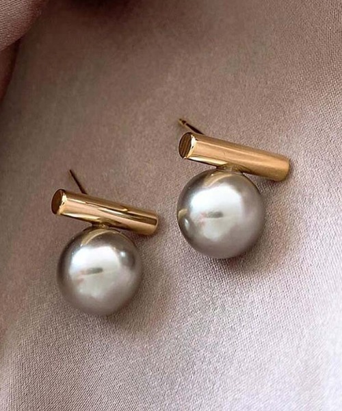 DiamondHearts(ダイヤモンドハーツ)の「両耳用 ゴールド×パールピアス(ピアス(両耳用)・レディース・グレー/ホワイト・FREE)」の5枚目の写真