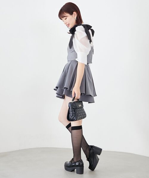 MAJESTIC LEGON(マジェスティックレゴン)の「ビスチェセットパワショルブラウス(シャツ/ブラウス・レディース・ブラック/ベージュ/グレー・MEDIUM)」の6枚目の写真