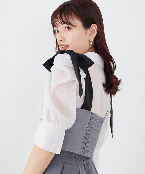 MAJESTIC LEGON(マジェスティックレゴン)の「ビスチェセットパワショルブラウス(シャツ/ブラウス・レディース・ブラック/ベージュ/グレー・MEDIUM)」の10枚目の写真