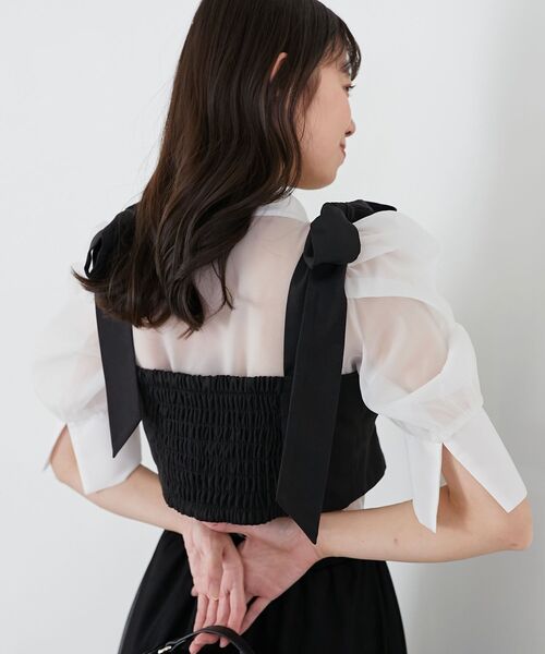 MAJESTIC LEGON(マジェスティックレゴン)の「ビスチェセットパワショルブラウス(シャツ/ブラウス・レディース・ブラック/ベージュ/グレー・MEDIUM)」の19枚目の写真