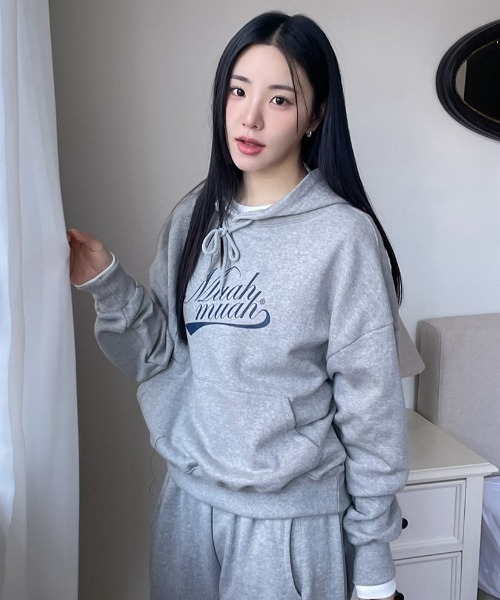 パーカー A'GEM/9 × .kom 「muah muah/ムーアムーア」 MUAH AUTHENTIC REGULAR FIT HOODIE/オー パーカー A'GEM/9 × .kom 「muah muah/ムーアムーア」 MUAH