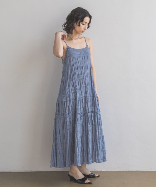 A part by（アパートバイ）の「フリルティアードキャミワンピース（ワンピース・レディース・ブラック/ブルー系その他4/ライトベージュ・FREE）」の3枚目の写真