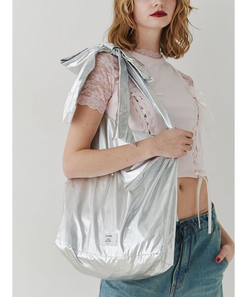 jouetie(ジュエティ)の「メタリックリボントートBAG(トートバッグ・レディース・パープル/ブラック/ゴールド/シルバー/ピンク・FREE)」の4枚目の写真