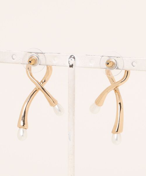 ROOM(-)の「love sign pearl pierce(ピアス(両耳用)・レディース・ゴールド・FREE)」の4枚目の写真