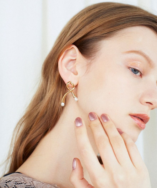 ROOM(-)の「love sign pearl pierce(ピアス(両耳用)・レディース・ゴールド・FREE)」の1枚目の写真