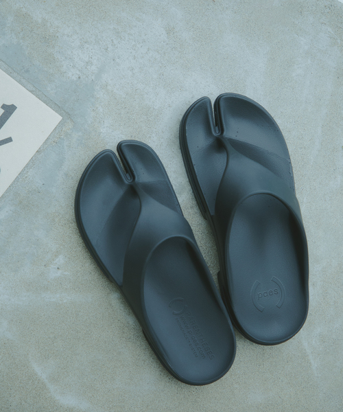 JOURNAL STANDARD（ジャーナルスタンダード）の「Paes / ぺイズ Flip Flop（サンダル・メンズ・ブラック/ウッド/チャコールグレー・25cm/26cm/27cm/28cm）」の2枚目の写真