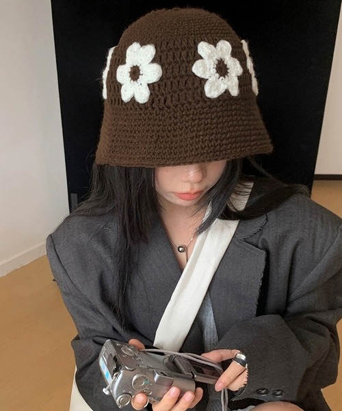 shopnikoniko(ショップニコニコ)の「フラワーデザイン クロシェハット バケットハット 韓国(ハット・レディース・ブラウン/ブラック/ホワイト・フリー)」の3枚目の写真