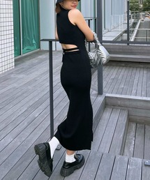 バックオープンベルトスリットワンピース