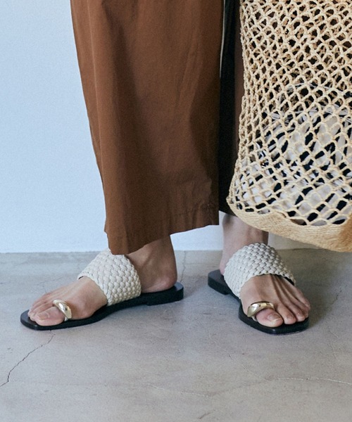 BARNYARDSTORM（バンヤードストーム）の「BARNYARDSTORM / トング編み込みサンダル（サンダル・レディース・オフホワイト/ブラック・36/38/37）」の10枚目の写真