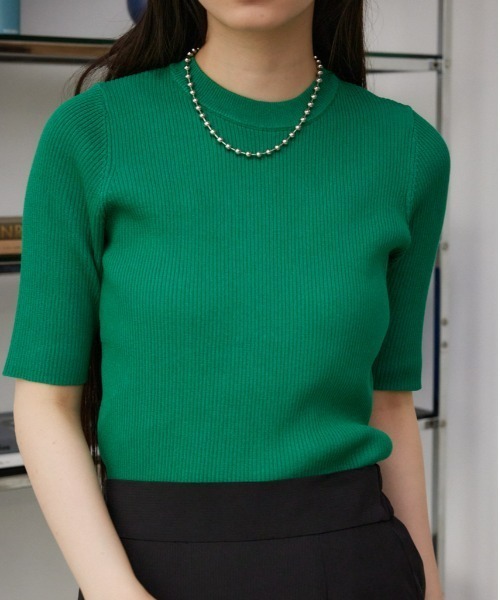 AZUL by moussy(アズールバイマウジー)の「ハーフスリーブクルーネックトップス(Tシャツ/カットソー・レディース・グリーン/ホワイト系その他/グレー/オフホワイト/ブラック・SMALL/MEDIUM)」の5枚目の写真