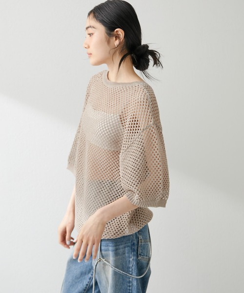Whim Gazette(ウィムガゼット)の「2WAYアイレットメッシュハーフスリーブプルオーバー(ニット/セーター・レディース・ベージュ/オフホワイト・FREE)」の7枚目の写真