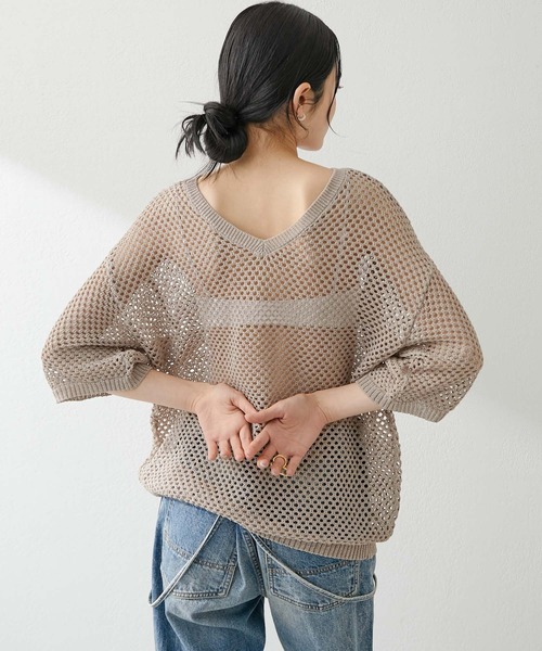 Whim Gazette(ウィムガゼット)の「2WAYアイレットメッシュハーフスリーブプルオーバー(ニット/セーター・レディース・ベージュ/オフホワイト・FREE)」の8枚目の写真