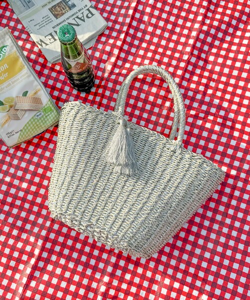 fredy emue（フレディエミュ）の「メタリックフィルムカゴバッグ（かごバッグ・レディース・シルバー/ゴールド・FREE）」の2枚目の写真