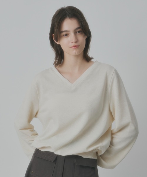 GIUNON(ジウノン)の「loose v-neck sweatshirt / ルーズVネックスウェットシャツ(スウェット・レディース・アイボリー/グレー・FREE)」の22枚目の写真