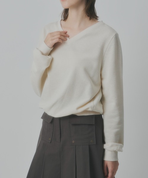 GIUNON(ジウノン)の「loose v-neck sweatshirt / ルーズVネックスウェットシャツ(スウェット・レディース・アイボリー/グレー・FREE)」の19枚目の写真