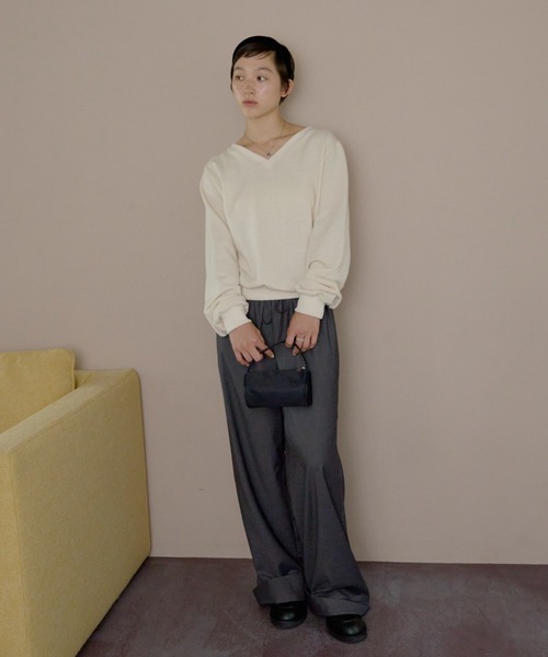 GIUNON(ジウノン)の「loose v-neck sweatshirt / ルーズVネックスウェットシャツ(スウェット・レディース・アイボリー/グレー・FREE)」の3枚目の写真