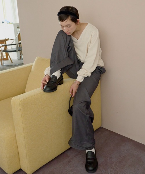 GIUNON(ジウノン)の「loose v-neck sweatshirt / ルーズVネックスウェットシャツ(スウェット・レディース・アイボリー/グレー・FREE)」の7枚目の写真