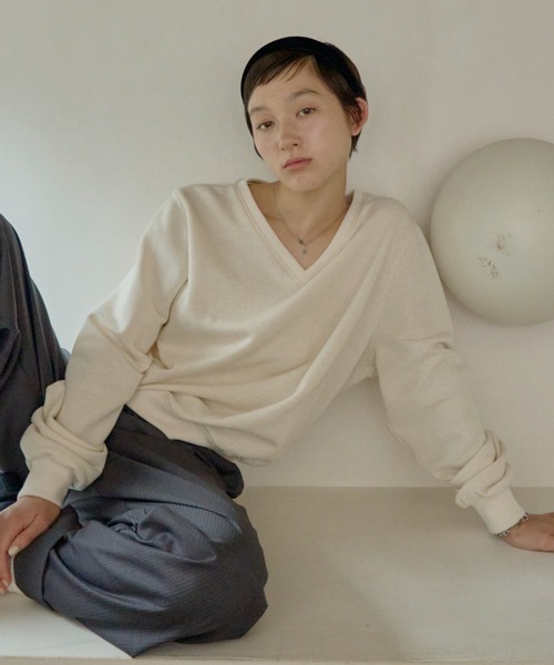 GIUNON(ジウノン)の「loose v-neck sweatshirt / ルーズVネックスウェットシャツ(スウェット・レディース・アイボリー/グレー・FREE)」の15枚目の写真