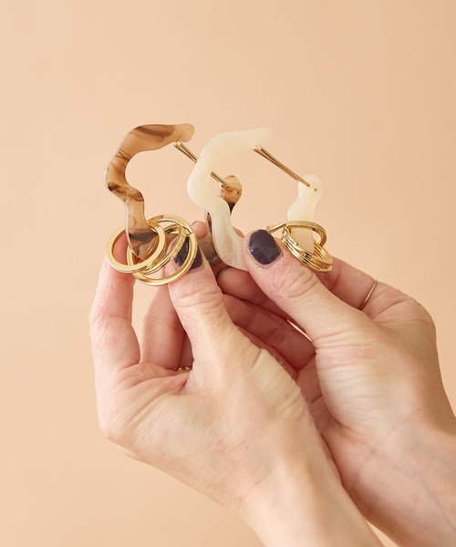 HASHIBAMI（ハシバミ）の「アクリルカラビナキーリング (ブラウン)（キーホルダー・レディース・ブラウン・FREE）」の2枚目の写真