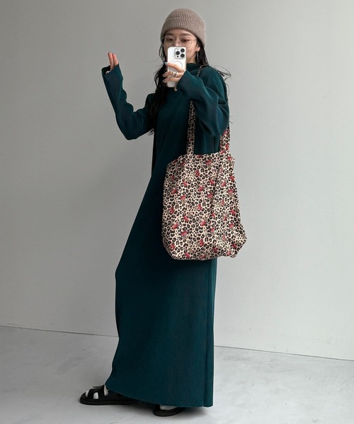 wee9s（ウィークス）の「【セルフカット可能】daily daily super stretch pleats one piece / デイリーデイリースーパーストレッチプリーツワンピース[長袖]（ワンピース・レディース・ブラック/アッシュグレー/ブルー/ネイビー/ブラウン/ボルドー/ダークグリーン/アイボリー/チェリーレッド/ライトブルー・FREE/LONG）」の5枚目の写真