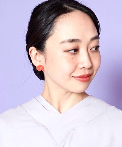倭物やカヤ(ワモノヤカヤ)の「【倭物やカヤ】こけし花模様ピアス(ピアス(両耳用)・レディース・ネイビー/レッド/パープル/オレンジ・FREE)」の6枚目の写真