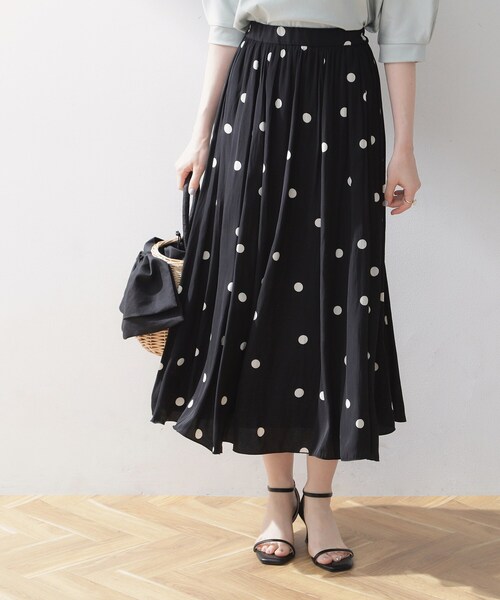 couture brooch（クチュールブローチ）の「◆【品よくレディな雰囲気に】ポルカドットフレアースカート（スカート・レディース・ホワイト系3/ブラック系・36/38/40/42）」の7枚目の写真
