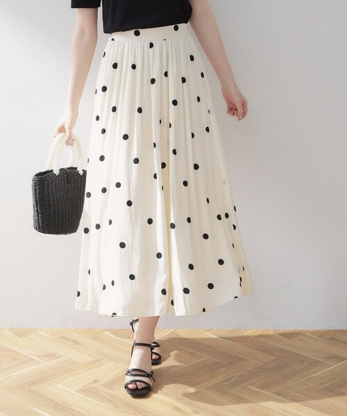 couture brooch（クチュールブローチ）の「◆【品よくレディな雰囲気に】ポルカドットフレアースカート（スカート・レディース・ホワイト系3/ブラック系・36/38/40/42）」の20枚目の写真
