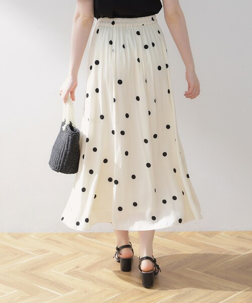 couture brooch（クチュールブローチ）の「◆【品よくレディな雰囲気に】ポルカドットフレアースカート（スカート・レディース・ホワイト系3/ブラック系・36/38/40/42）」の22枚目の写真