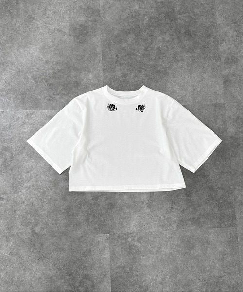 jiasecond.(ジアセカンド)の「【jiasecond.】トライバルダブルローズクロップドTシャツ / トップス カットソー Tシャツ 半袖 プリント プリントT ショート バラ ローズ 薔薇 クロップド コンパクト ワンポイントブラック ホワイト ZOZOTOWN限定(Tシャツ/カットソー・レディース・ホワイト/ブラック・FREE)」の20枚目の写真