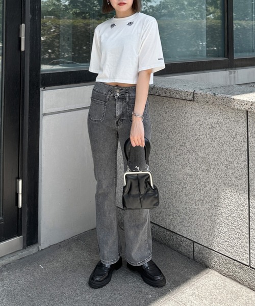 jiasecond.(ジアセカンド)の「【jiasecond.】トライバルダブルローズクロップドTシャツ / トップス カットソー Tシャツ 半袖 プリント プリントT ショート バラ ローズ 薔薇 クロップド コンパクト ワンポイントブラック ホワイト ZOZOTOWN限定(Tシャツ/カットソー・レディース・ホワイト/ブラック・FREE)」の17枚目の写真