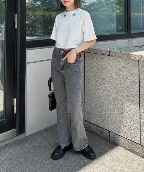 jiasecond.(ジアセカンド)の「【jiasecond.】トライバルダブルローズクロップドTシャツ / トップス カットソー Tシャツ 半袖 プリント プリントT ショート バラ ローズ 薔薇 クロップド コンパクト ワンポイントブラック ホワイト ZOZOTOWN限定(Tシャツ/カットソー・レディース・ホワイト/ブラック・FREE)」の15枚目の写真