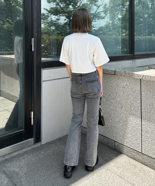 jiasecond.(ジアセカンド)の「【jiasecond.】トライバルダブルローズクロップドTシャツ / トップス カットソー Tシャツ 半袖 プリント プリントT ショート バラ ローズ 薔薇 クロップド コンパクト ワンポイントブラック ホワイト ZOZOTOWN限定(Tシャツ/カットソー・レディース・ホワイト/ブラック・FREE)」の14枚目の写真