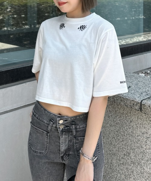 jiasecond.(ジアセカンド)の「【jiasecond.】トライバルダブルローズクロップドTシャツ / トップス カットソー Tシャツ 半袖 プリント プリントT ショート バラ ローズ 薔薇 クロップド コンパクト ワンポイントブラック ホワイト ZOZOTOWN限定(Tシャツ/カットソー・レディース・ホワイト/ブラック・FREE)」の11枚目の写真