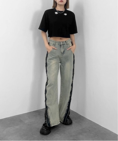 jiasecond.(ジアセカンド)の「【jiasecond.】トライバルダブルローズクロップドTシャツ / トップス カットソー Tシャツ 半袖 プリント プリントT ショート バラ ローズ 薔薇 クロップド コンパクト ワンポイントブラック ホワイト ZOZOTOWN限定(Tシャツ/カットソー・レディース・ホワイト/ブラック・FREE)」の5枚目の写真