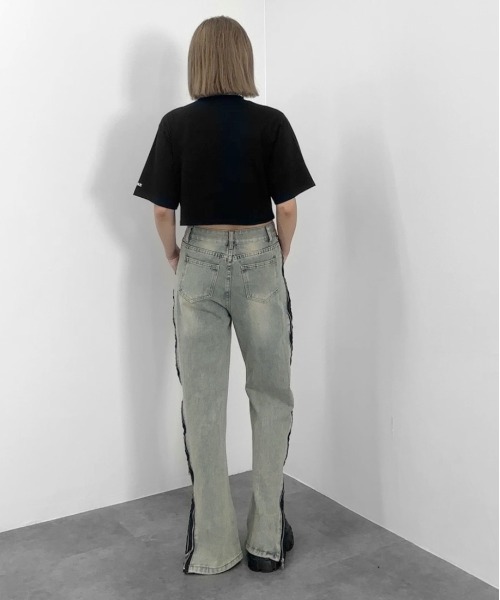 jiasecond.(ジアセカンド)の「【jiasecond.】トライバルダブルローズクロップドTシャツ / トップス カットソー Tシャツ 半袖 プリント プリントT ショート バラ ローズ 薔薇 クロップド コンパクト ワンポイントブラック ホワイト ZOZOTOWN限定(Tシャツ/カットソー・レディース・ホワイト/ブラック・FREE)」の8枚目の写真