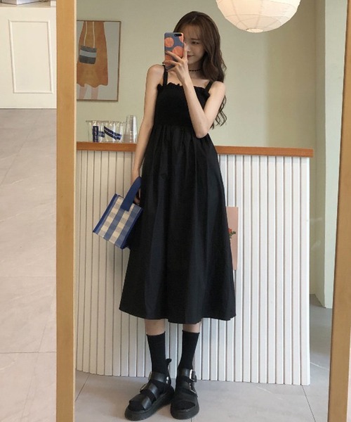 shopnikoniko（ショップニコニコ）の「キャミワンピース ロング フレア フリル シャーリング（ワンピース・レディース・ブラック・フリー）」の2枚目の写真